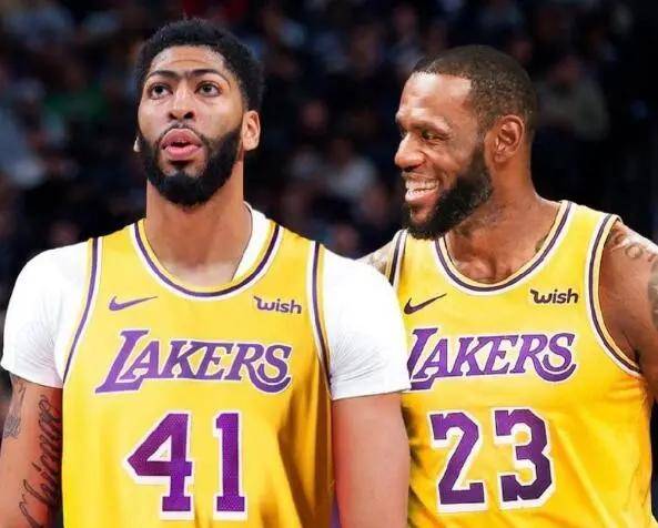 球友体育app-NBA季后赛巅峰对决，詹姆斯50分创纪录助湖人险胜